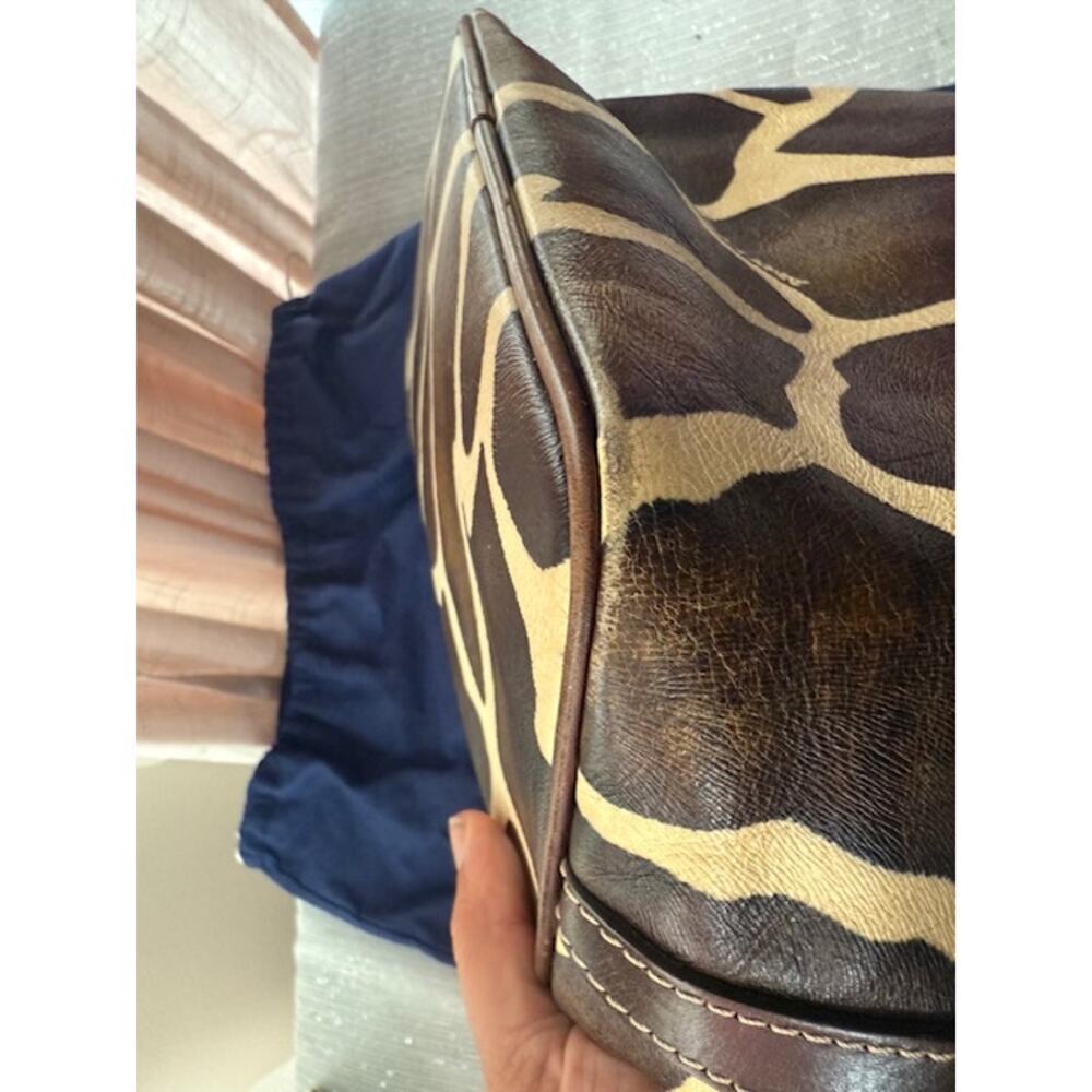 DOONEY & BOURKE GIRRAFFE PRINT DRAWSTRING SHOULDER BAG WITH DUST BAG - Picture 13 of 16